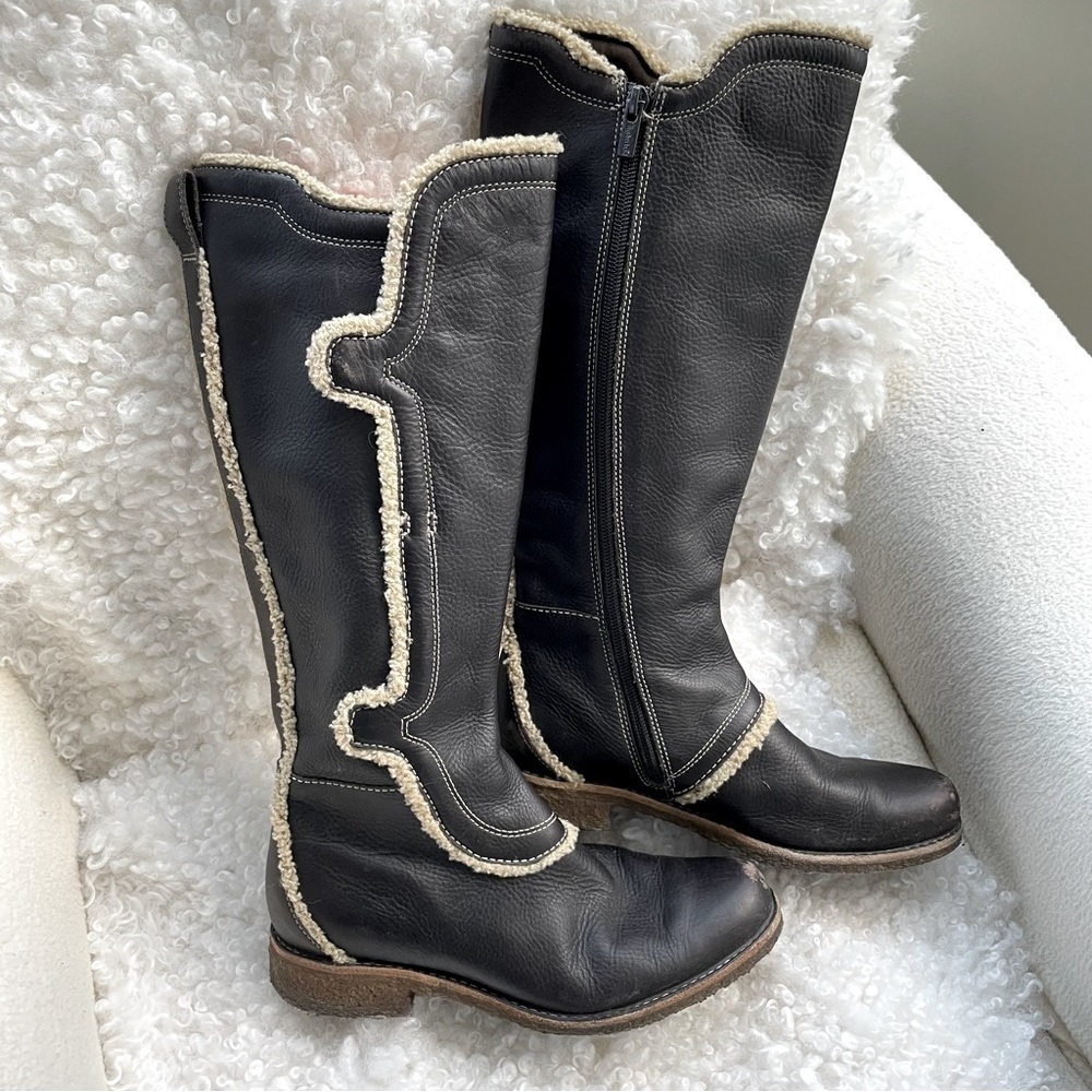 Timberland Dark Brown Leather Boots with Sherpa Lining Size 6